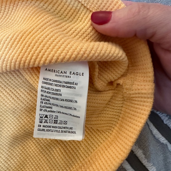 Mock neck t-shirt from American Eagle Outfitters. - Picture 6 of 6